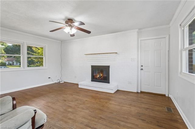 190 Salt Pond RD, Hampton, VA 23664