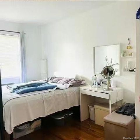 4588 161st Street, Flushing, NY 11358