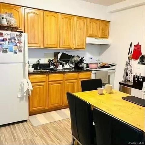 4588 161st Street, Flushing, NY 11358