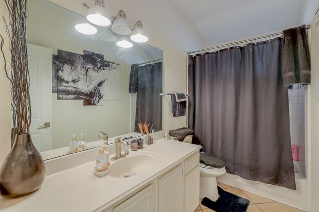 706 Gentry Drive, Arlington, TX 76018