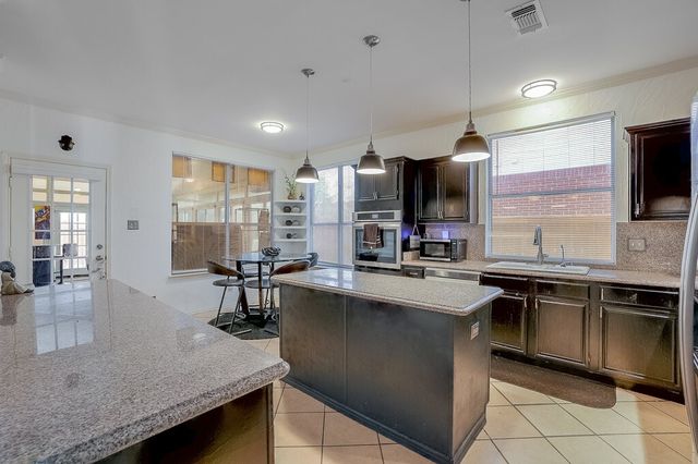 706 Gentry Drive, Arlington, TX 76018