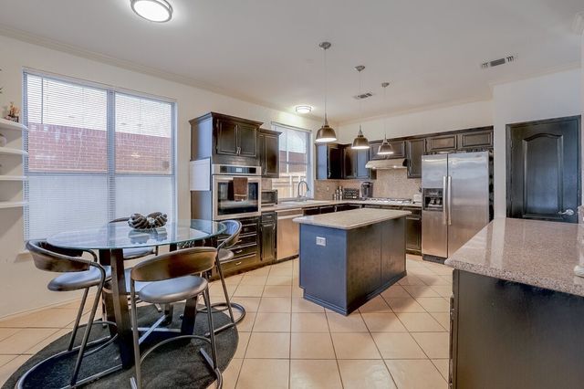 706 Gentry Drive, Arlington, TX 76018