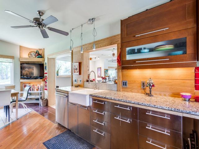 299 Shadow Lakes Drive, Whitesboro, TX 76273