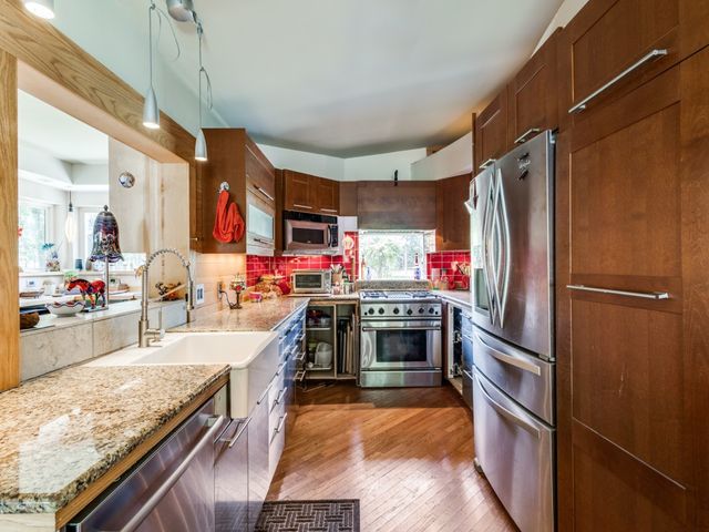 299 Shadow Lakes Drive, Whitesboro, TX 76273
