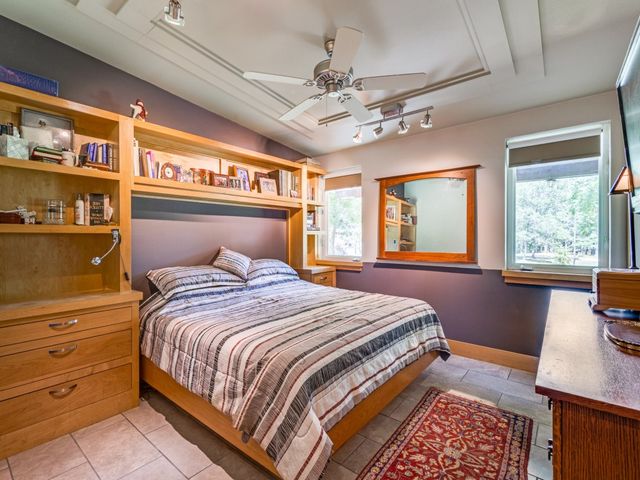 299 Shadow Lakes Drive, Whitesboro, TX 76273