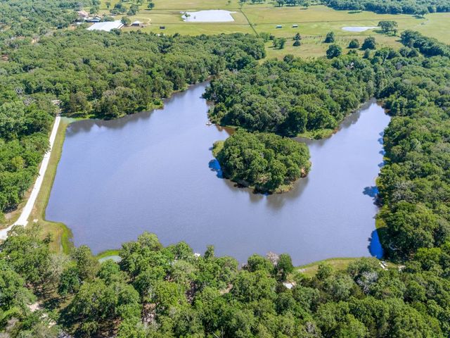299 Shadow Lakes Drive, Whitesboro, TX 76273