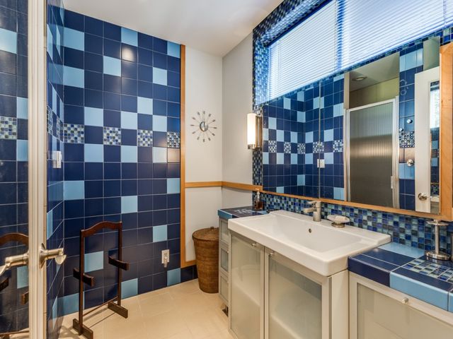299 Shadow Lakes Drive, Whitesboro, TX 76273