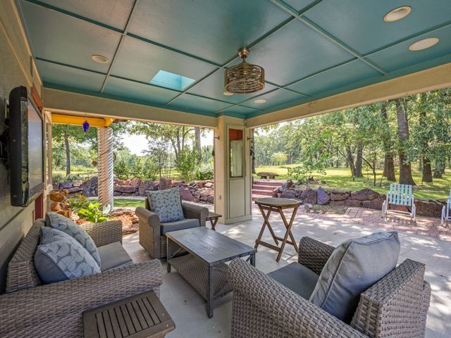 299 Shadow Lakes Drive, Whitesboro, TX 76273