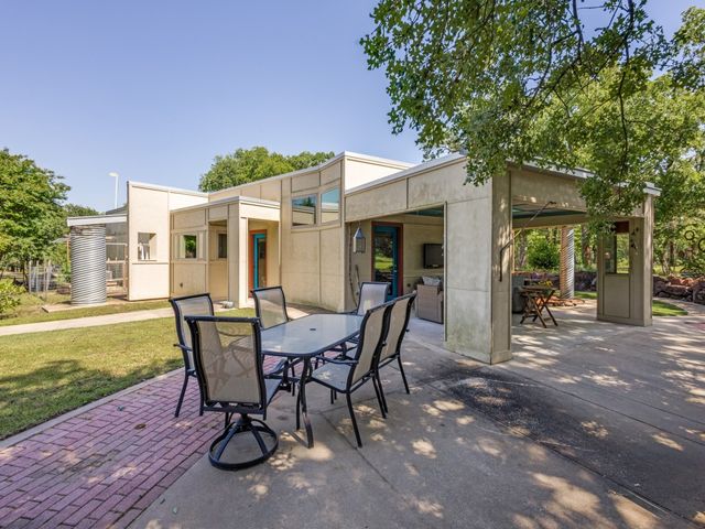 299 Shadow Lakes Drive, Whitesboro, TX 76273