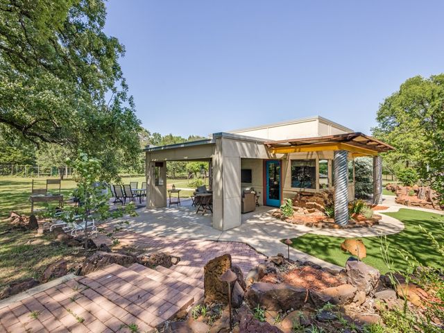 299 Shadow Lakes Drive, Whitesboro, TX 76273