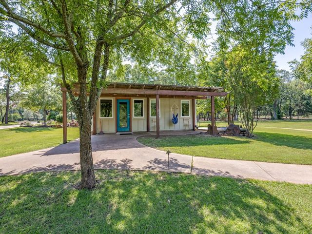 299 Shadow Lakes Drive, Whitesboro, TX 76273