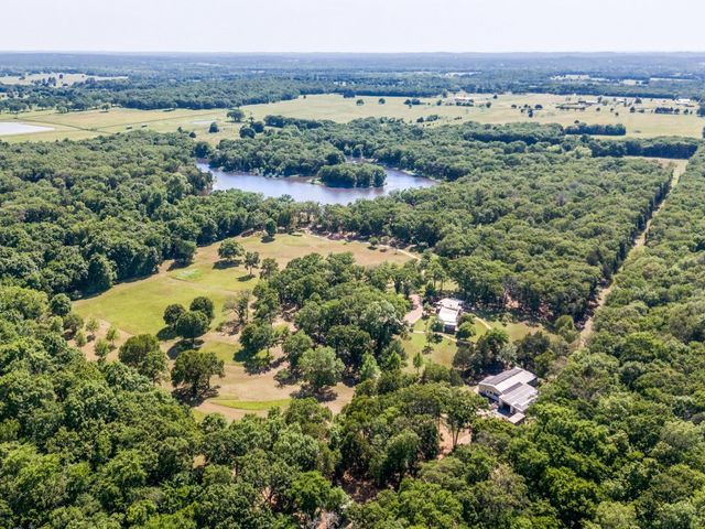 299 Shadow Lakes Drive, Whitesboro, TX 76273