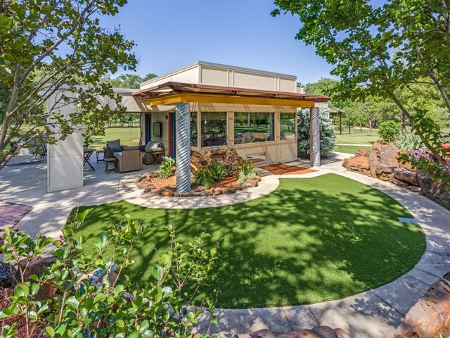 299 Shadow Lakes Drive, Whitesboro, TX 76273