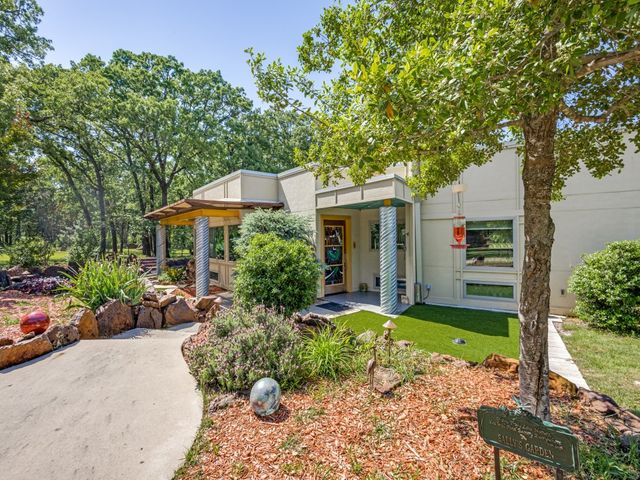 299 Shadow Lakes Drive, Whitesboro, TX 76273