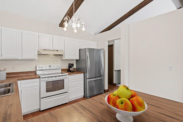 6844 Buckingham Court, Woodbury, MN 55125