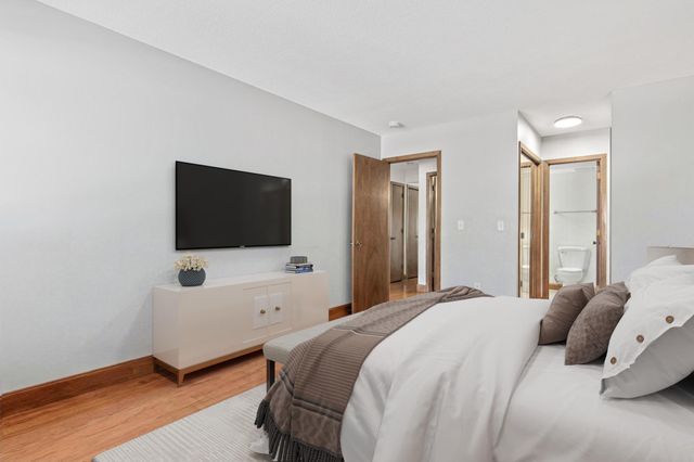 6844 Buckingham Court, Woodbury, MN 55125