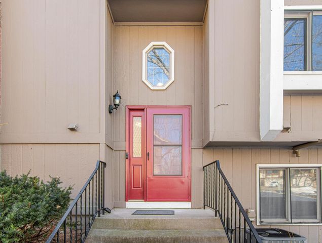 6844 Buckingham Court, Woodbury, MN 55125