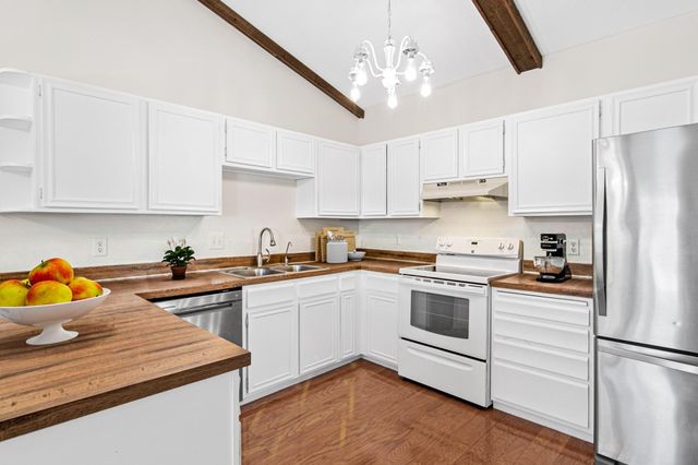 6844 Buckingham Court, Woodbury, MN 55125