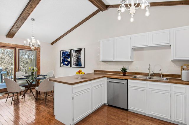 6844 Buckingham Court, Woodbury, MN 55125