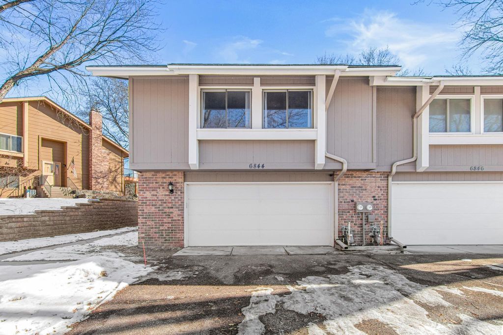 6844 Buckingham Court, Woodbury, MN 55125