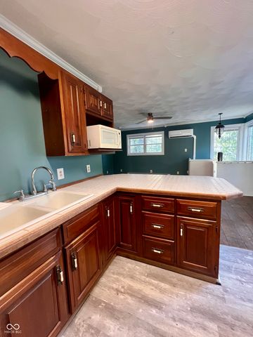 8070 N Private road 400 W, Brazil, IN 47834