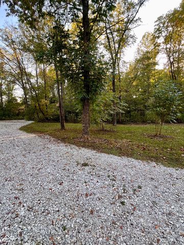 8070 N Private road 400 W, Brazil, IN 47834