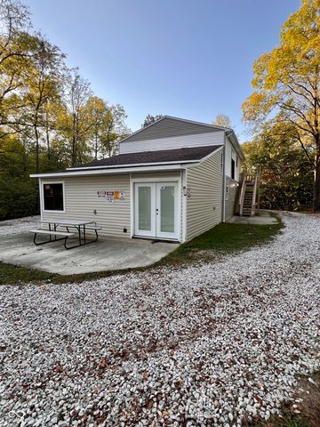 8070 N Private road 400 W, Brazil, IN 47834