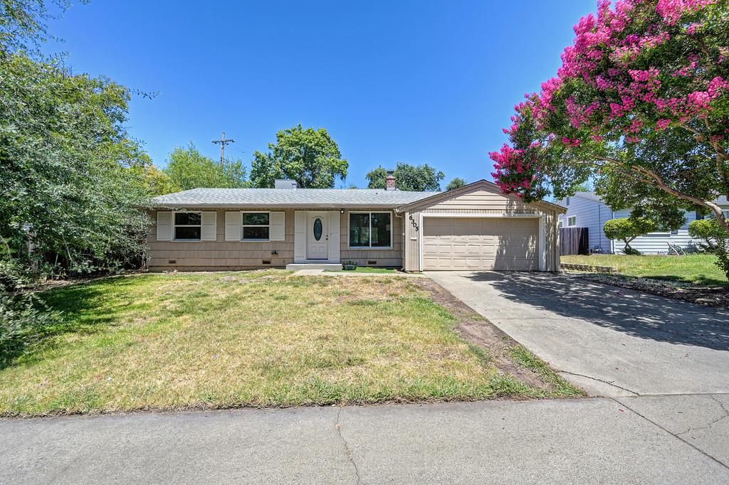 6305 Templeton Dr, Carmichael, CA 95608