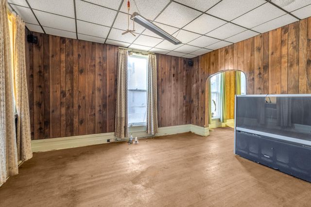 813 6TH Avenue, Council Bluffs, IA 51501