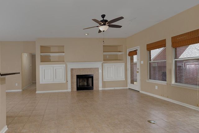 78 E Foxbriar Forest Circle, The Woodlands, TX 77382