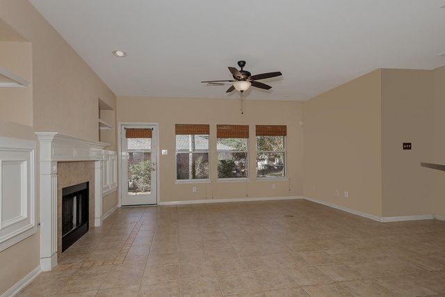 78 E Foxbriar Forest Circle, The Woodlands, TX 77382