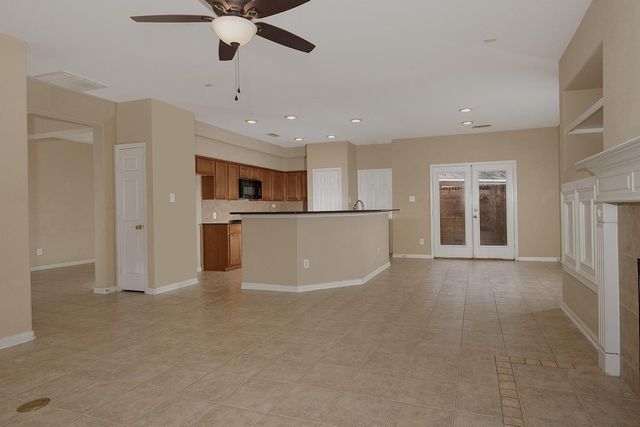 78 E Foxbriar Forest Circle, The Woodlands, TX 77382