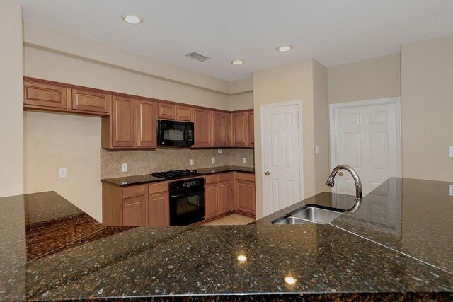 78 E Foxbriar Forest Circle, The Woodlands, TX 77382