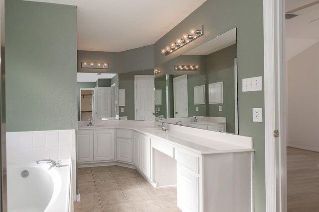 78 E Foxbriar Forest Circle, The Woodlands, TX 77382