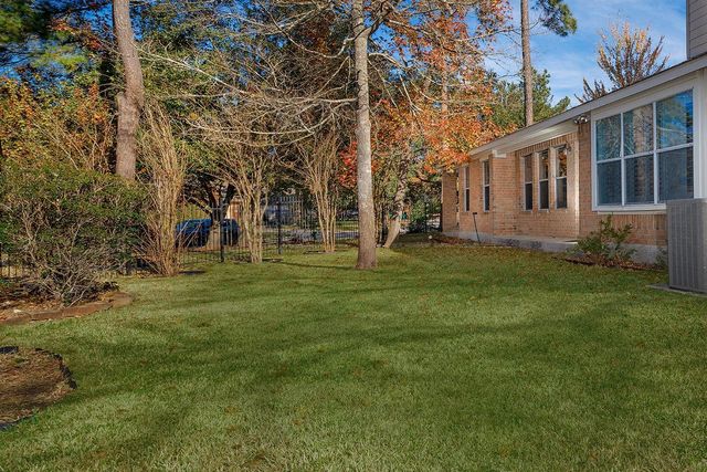 78 E Foxbriar Forest Circle, The Woodlands, TX 77382
