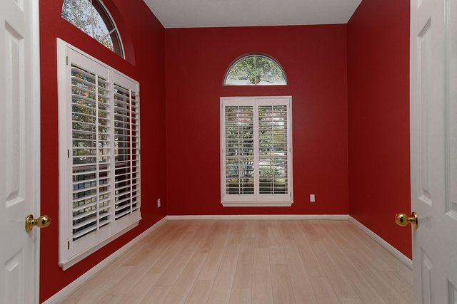 78 E Foxbriar Forest Circle, The Woodlands, TX 77382