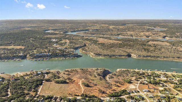 1900 Patriot DR, Lago Vista, TX 78645