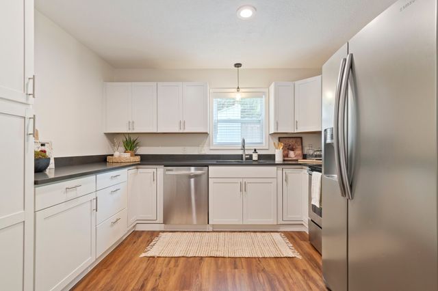 570 Holt Valley Rd, Nashville, TN 37221