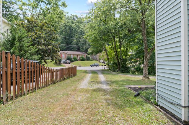 570 Holt Valley Rd, Nashville, TN 37221
