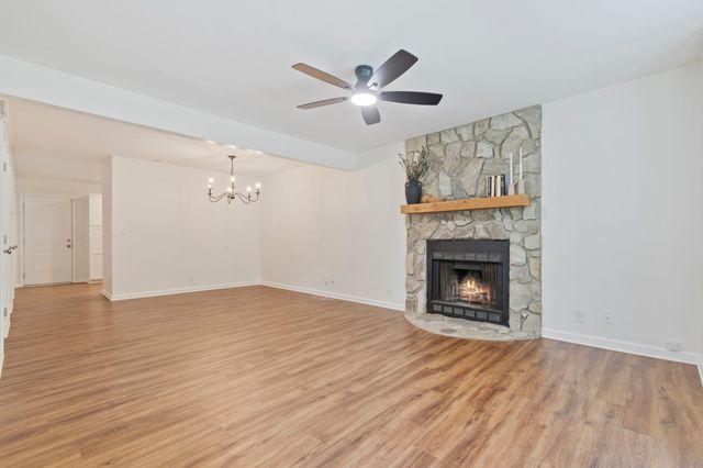570 Holt Valley Rd, Nashville, TN 37221