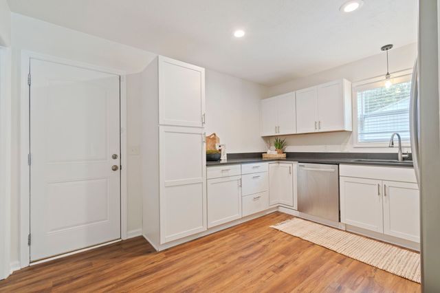 570 Holt Valley Rd, Nashville, TN 37221