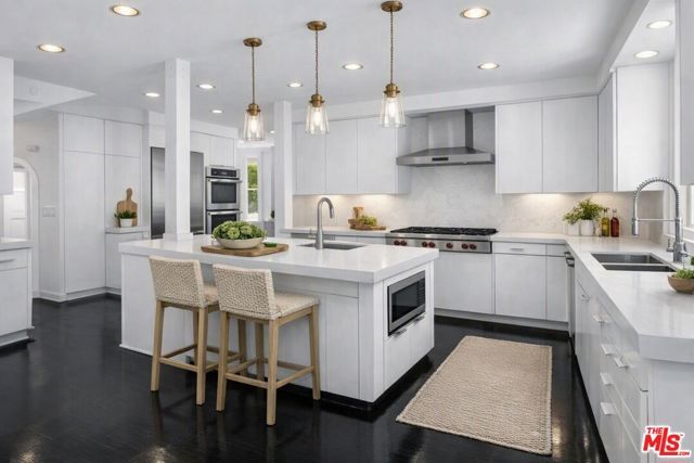 305 S Bedford Drive, Beverly Hills, CA 90212