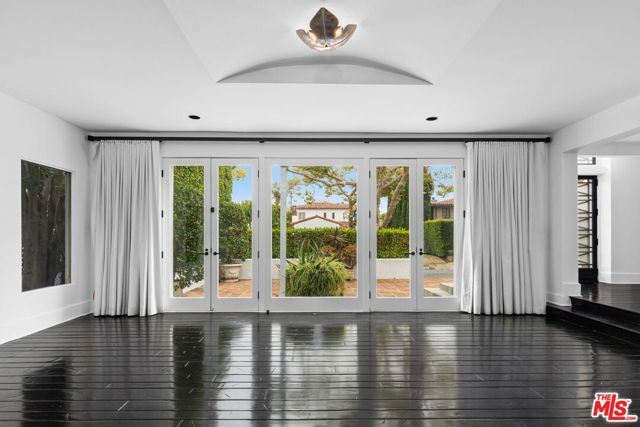 305 S Bedford Drive, Beverly Hills, CA 90212