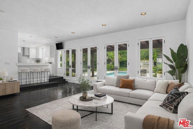 305 S Bedford Drive, Beverly Hills, CA 90212
