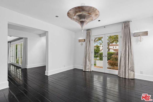 305 S Bedford Drive, Beverly Hills, CA 90212