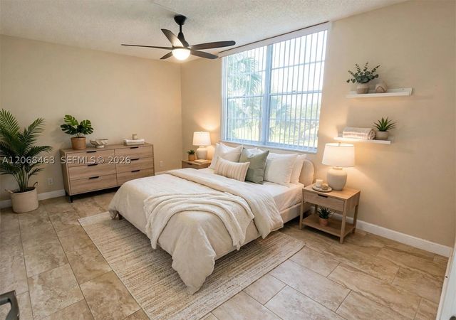 9230 Lagoon Pl 310, Davie, FL 33324