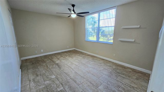 9230 Lagoon Pl 310, Davie, FL 33324