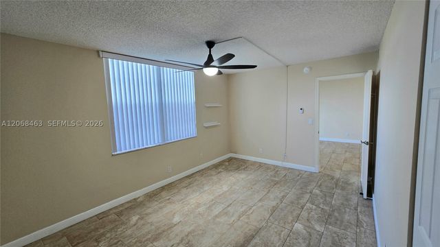 9230 Lagoon Pl 310, Davie, FL 33324