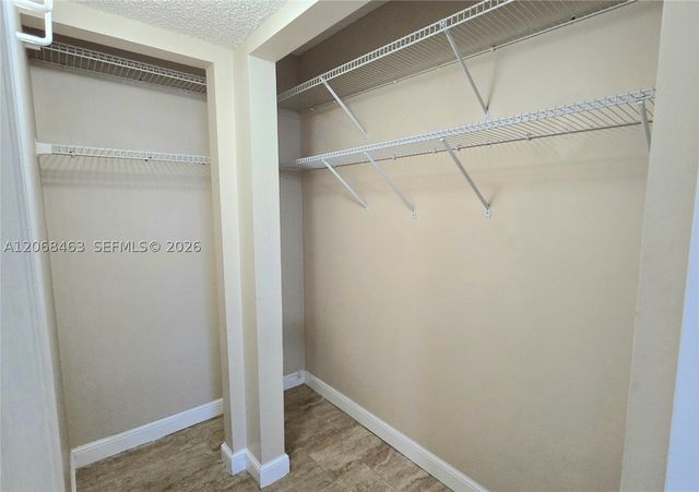 9230 Lagoon Pl 310, Davie, FL 33324