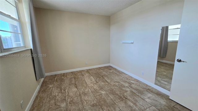 9230 Lagoon Pl 310, Davie, FL 33324